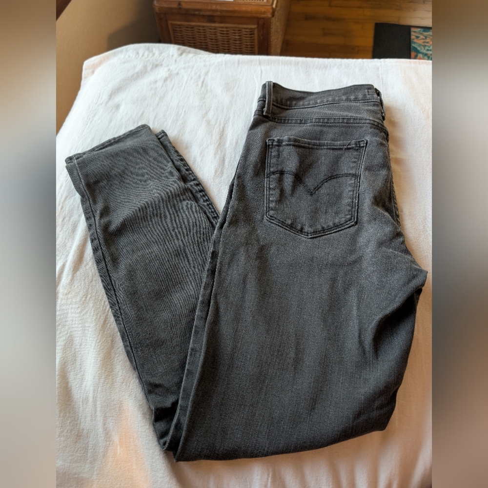 Levi's Women's Skinny Jeans in Washed Charcoal